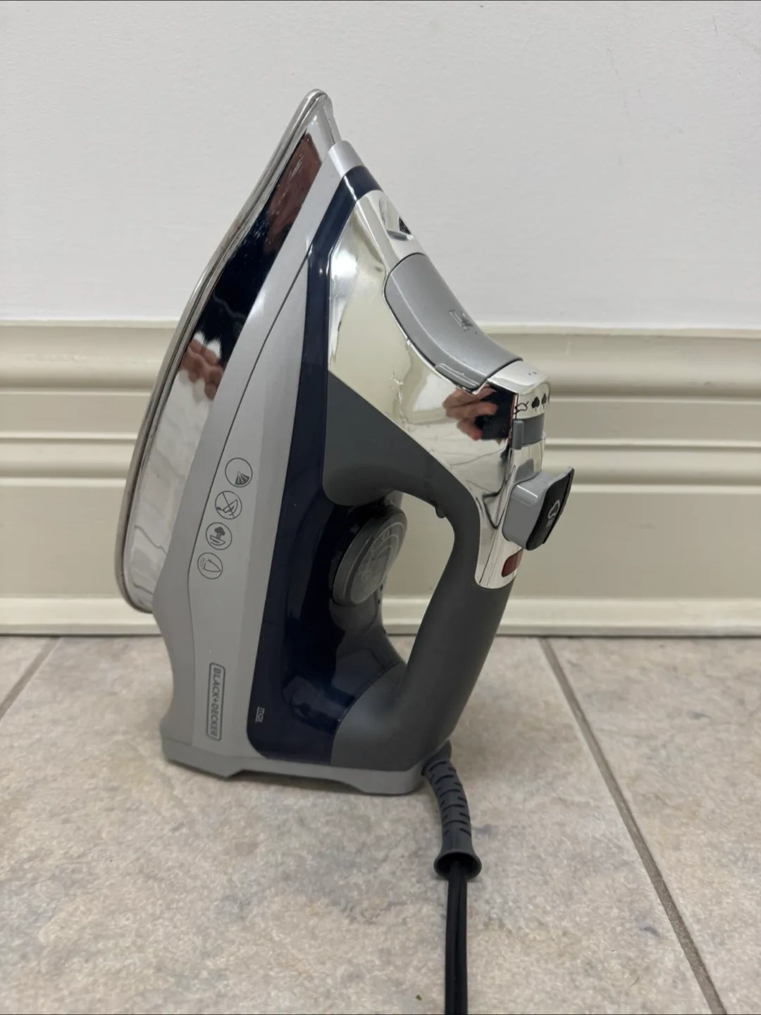 Black+Decker Steam Iron thumbnail