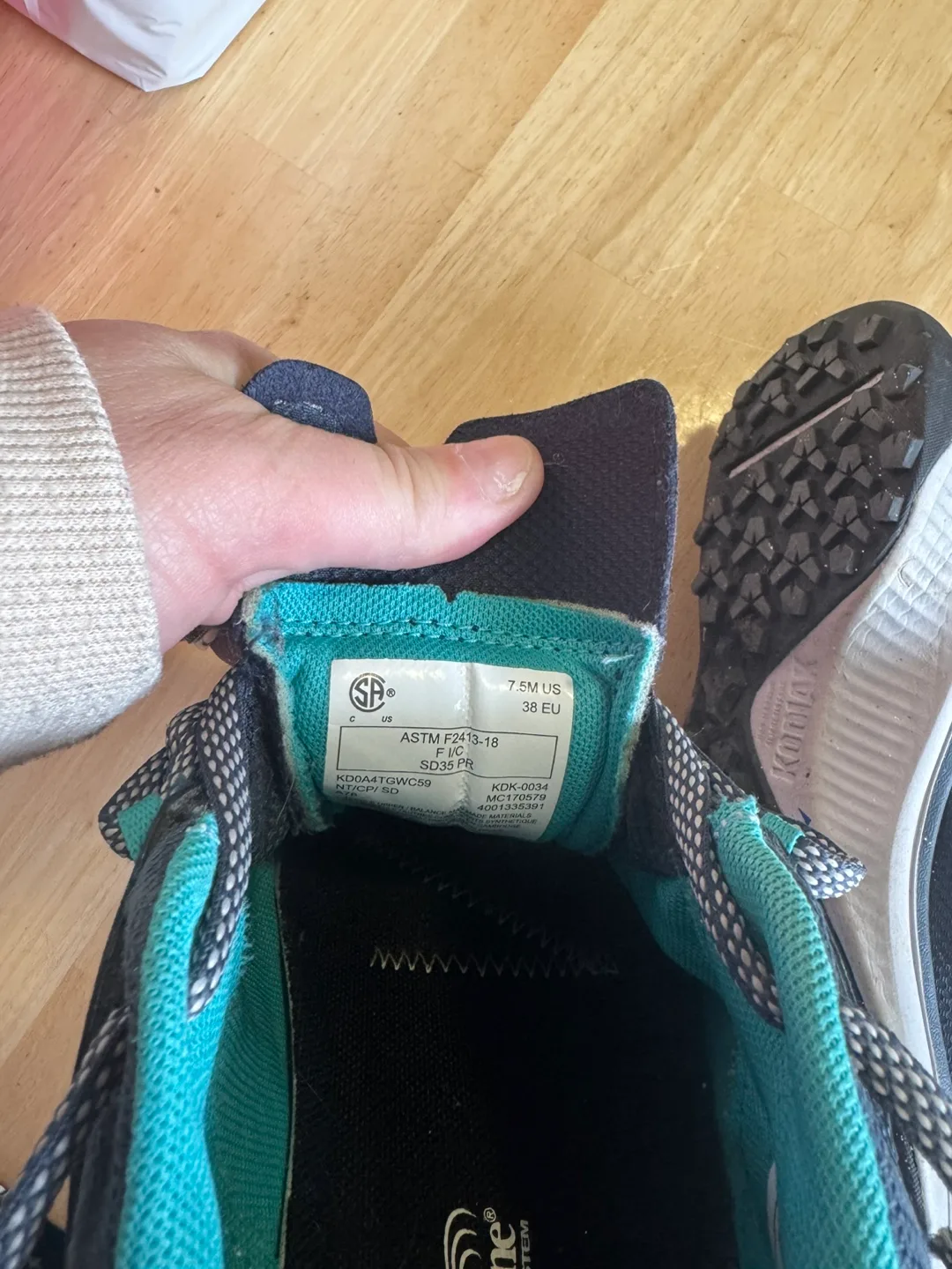 Kodiak Women's Composite Toe Work Safety Shoe  - Size 7.5M image indicator(5)