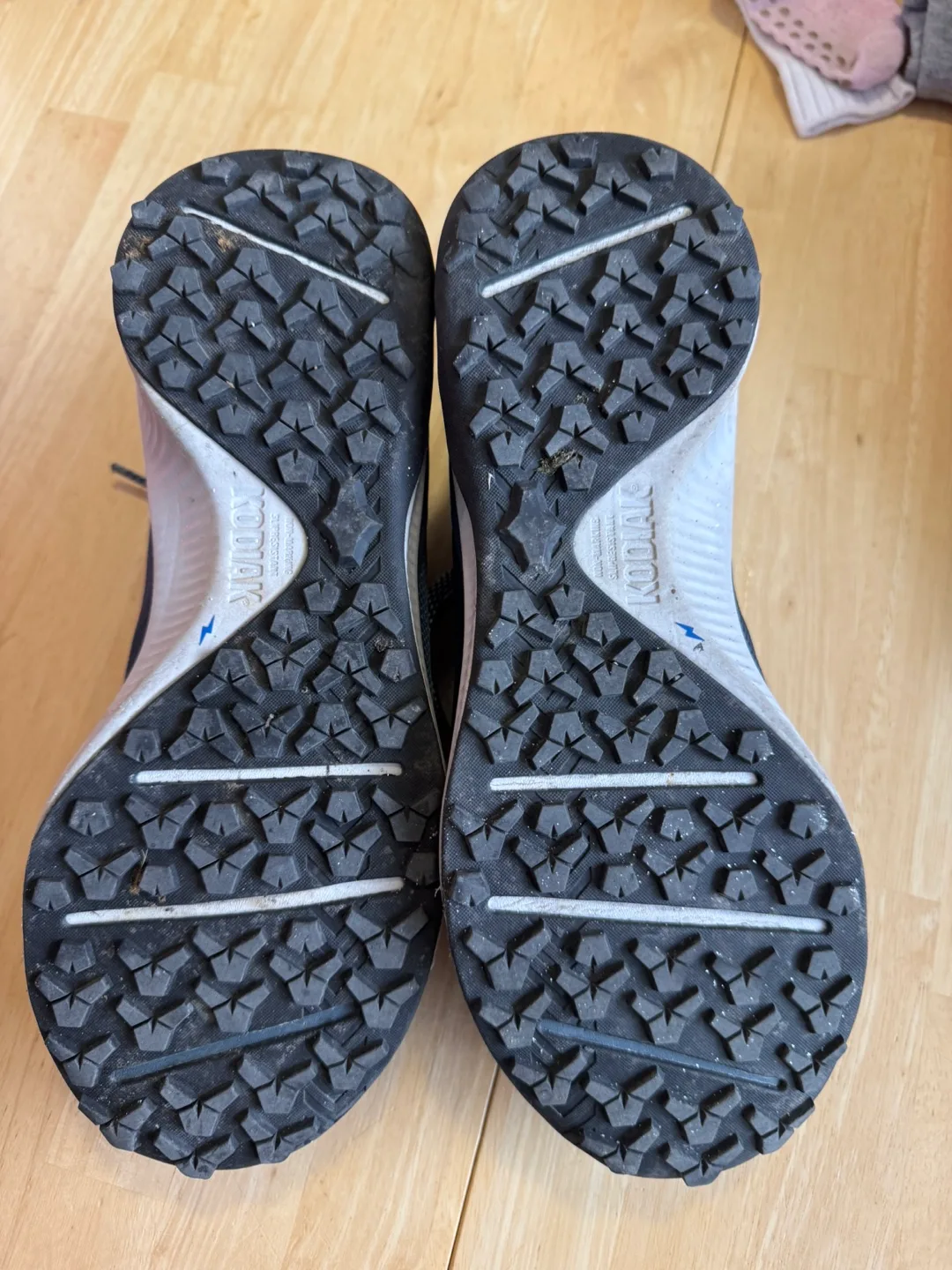 Kodiak Women's Composite Toe Work Safety Shoe  - Size 7.5M image indicator(4)