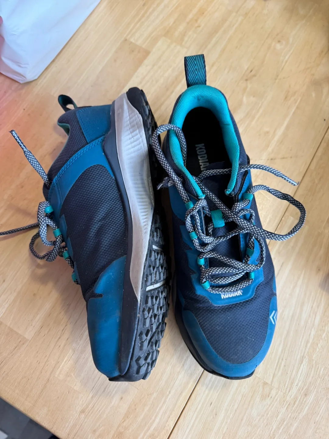 Kodiak Women's Composite Toe Work Safety Shoe  - Size 7.5M image indicator(3)