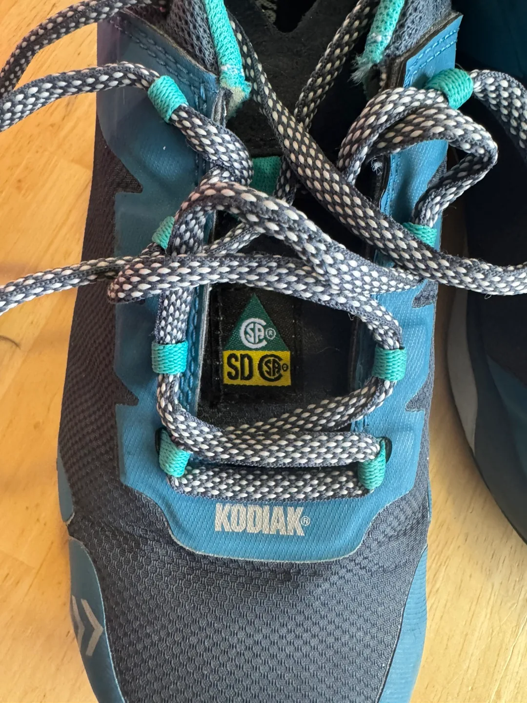 Kodiak Women's Composite Toe Work Safety Shoe  - Size 7.5M image indicator(2)