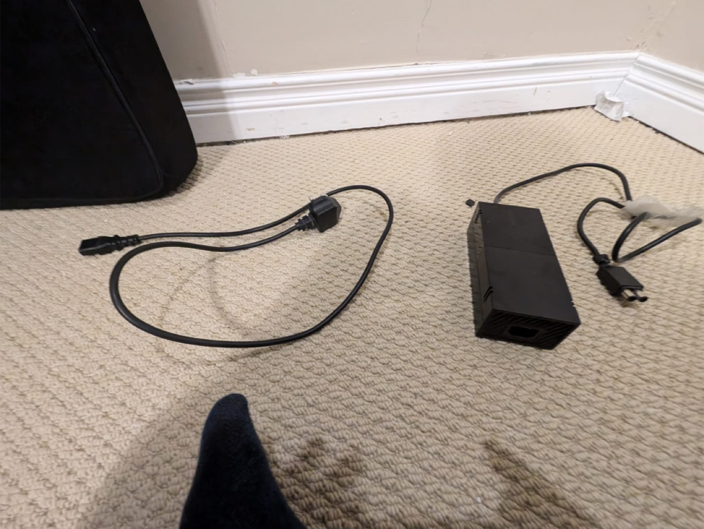 Xbox One Console 1 TB Storage with Controller and Power Supply - photo 3