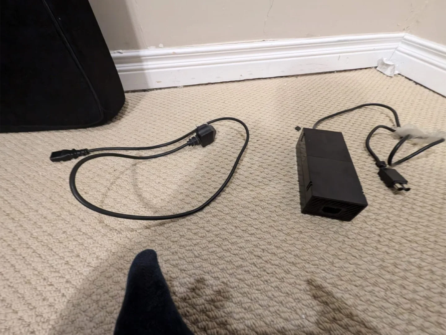 Xbox One Console 1 TB Storage with Controller and Power Supply image indicator(3)