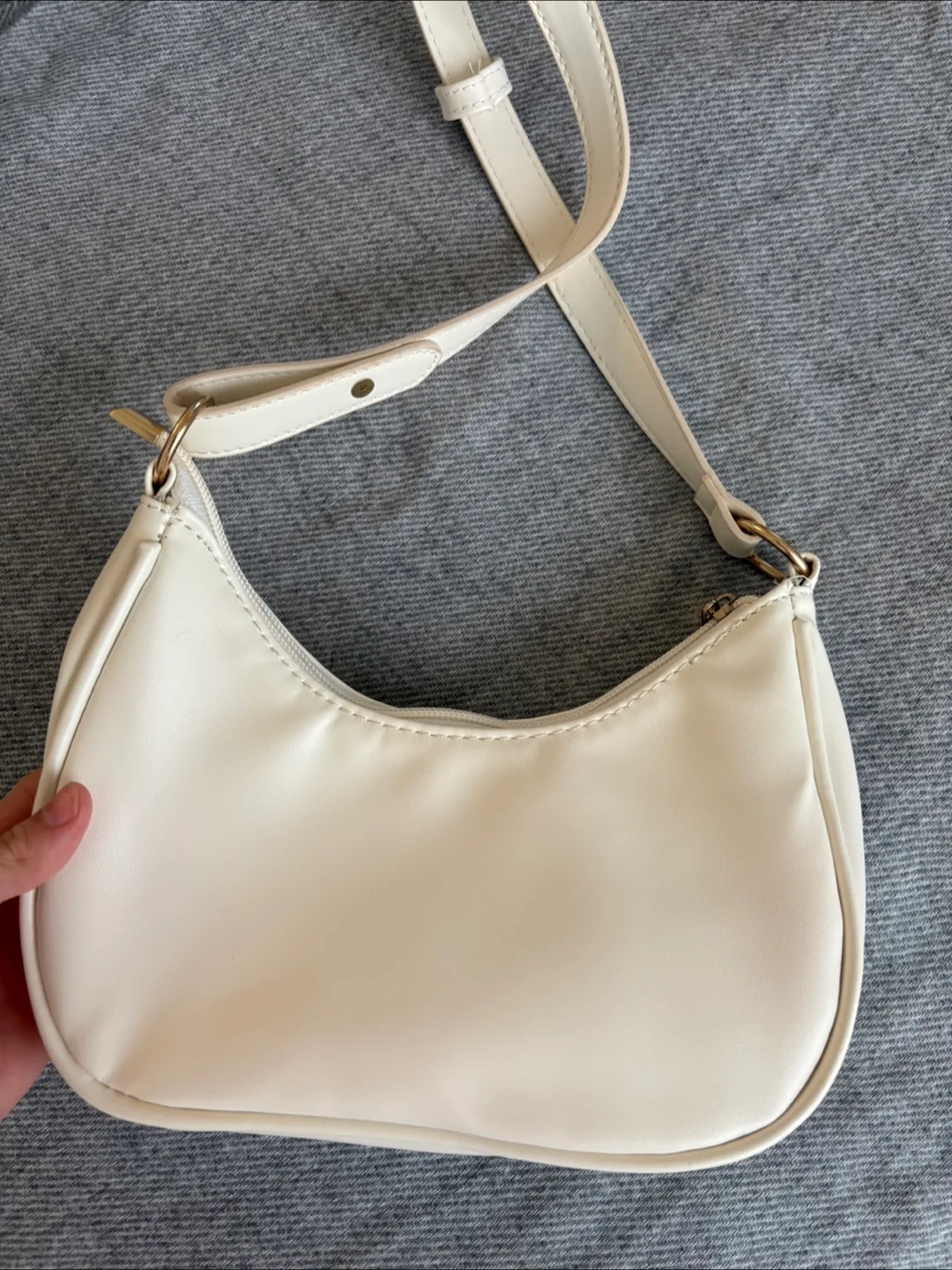 Cream Half-Moon Bag image indicator(3)