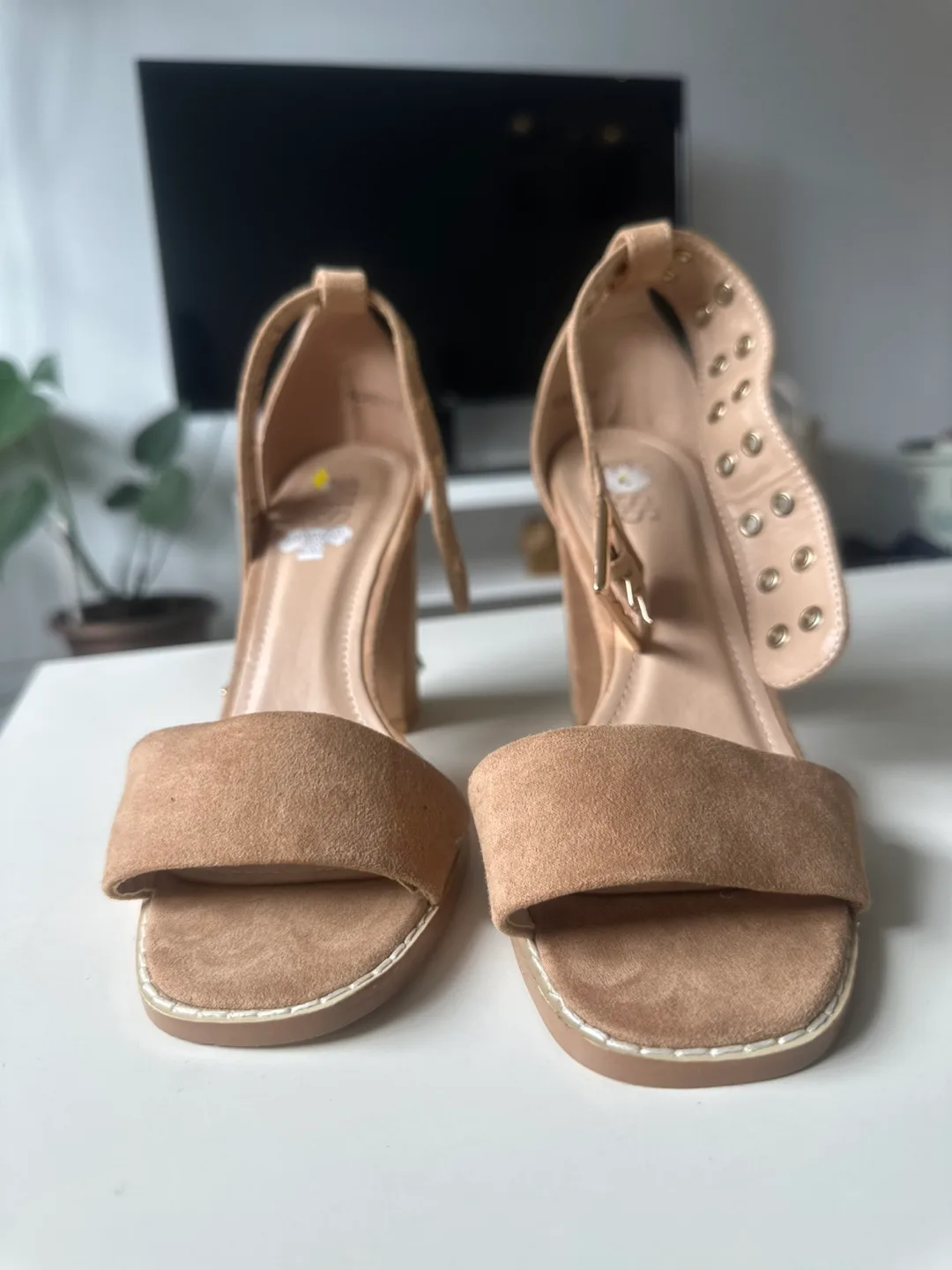 Beige Balanced Heel Sandals 40 thumbnail