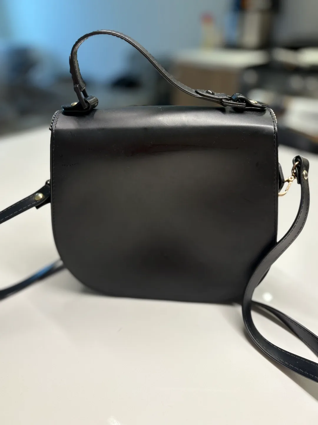 Black satchel bag (waterproof vegan material) image indicator(3)