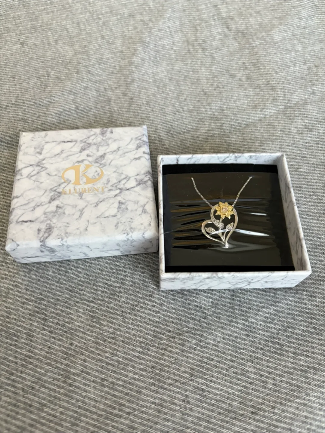 Elegant Sunflower Heart Necklace image indicator(3)