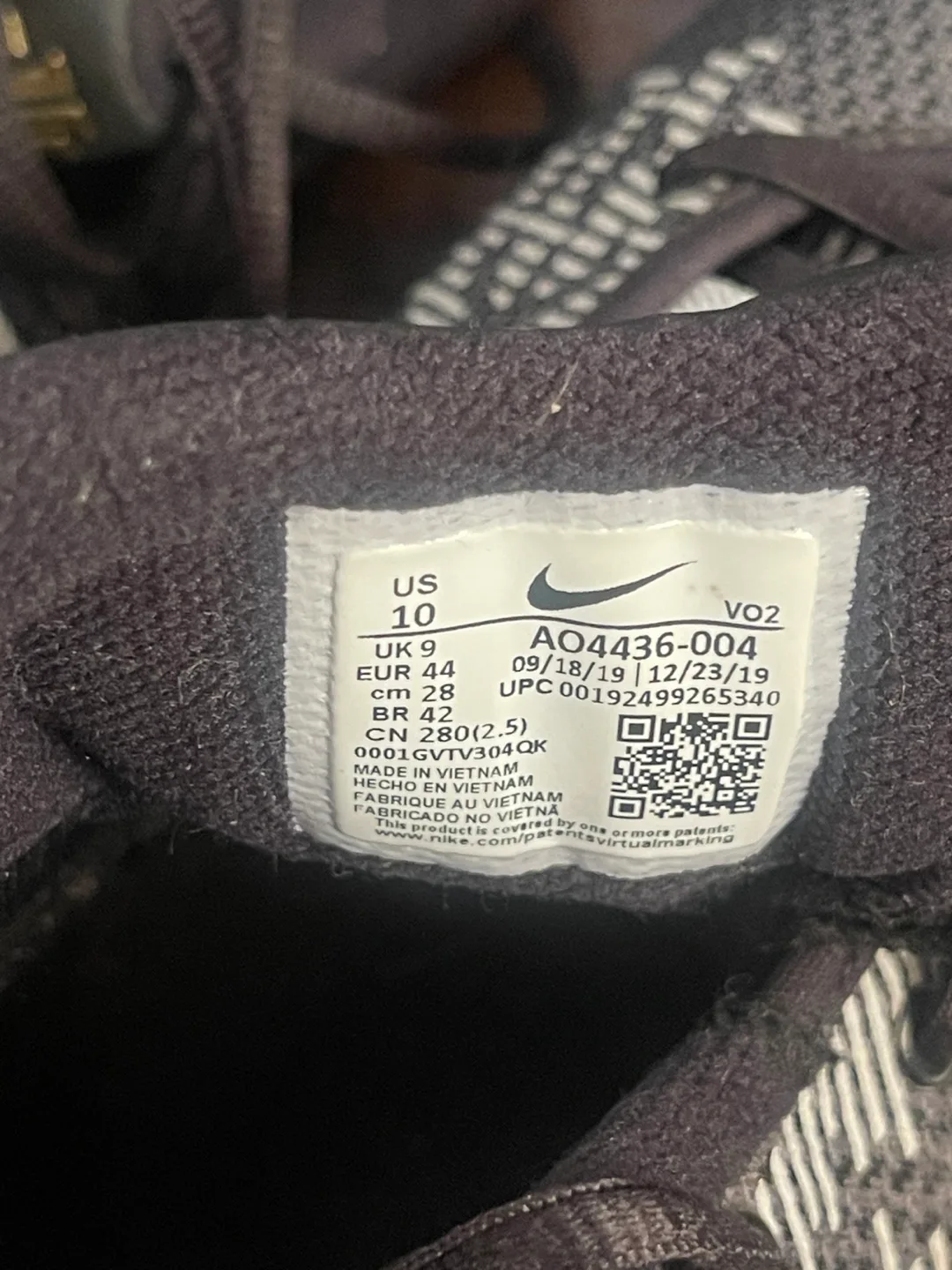 Nike Kyrie Low 4 Black Gold Basketball Shoes - Men's Size 10 image indicator(3)