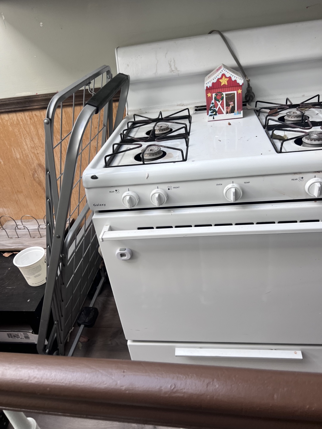 Used Galaxy White Gas Range - photo 5