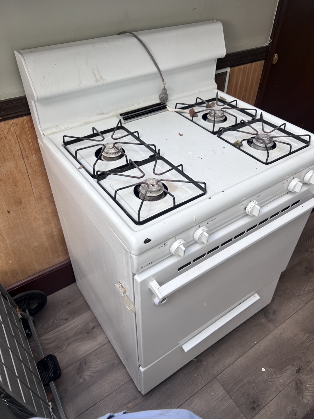 Used Galaxy White Gas Range - photo 3