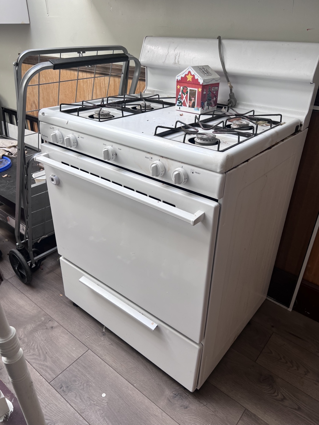Used Galaxy White Gas Range - photo 4