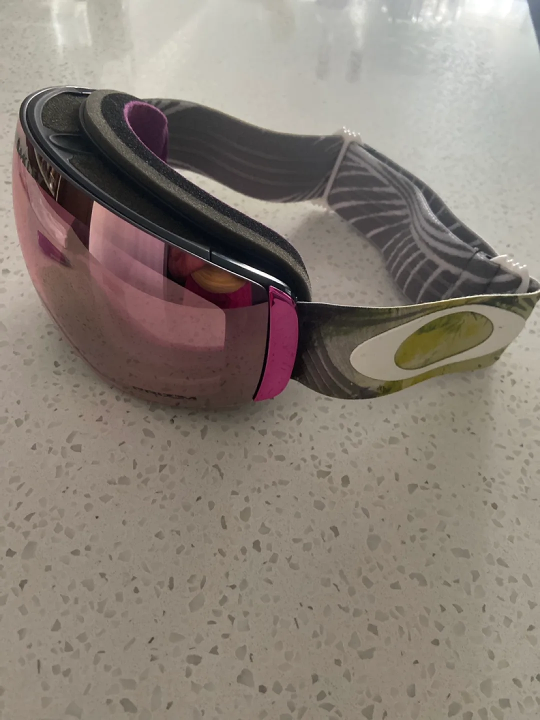 Oakley Snow Goggles - HI Pink (High intensity) thumbnail