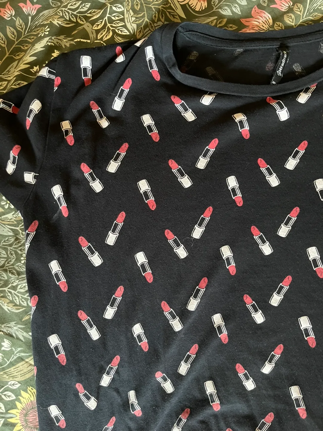 Lipstick Print T-Shirt image indicator(2)