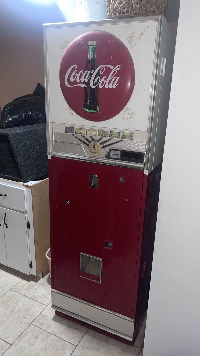 Vintage Coke vending machine - photo 3