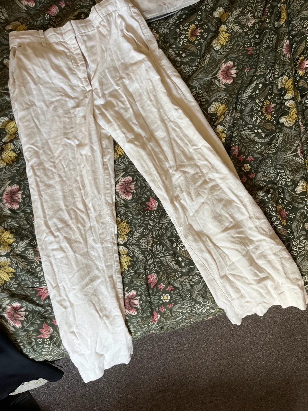 Cream-coloured Linen Trousers thumbnail