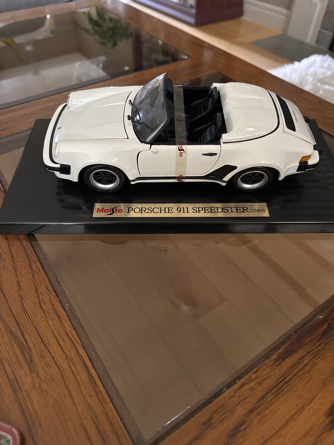 Maisto Porsche 911 Speedster Collectible Model Car
