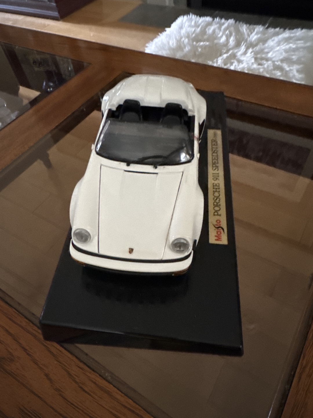 Maisto Porsche 911 Speedster Collectible Model Car - photo 2