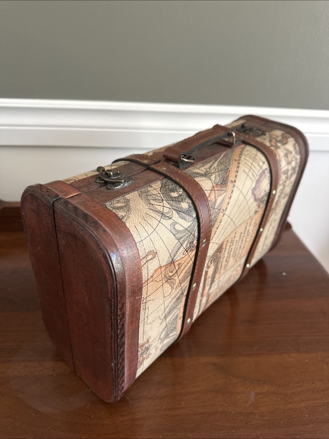 Vintage-Style World Map Wooden Trunk - photo 3