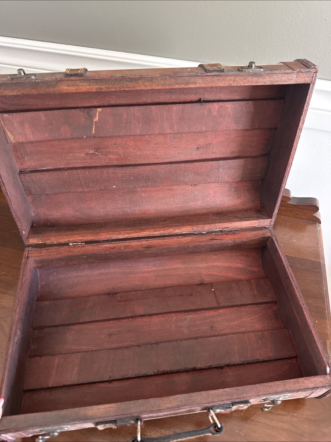 Vintage-Style World Map Wooden Trunk - photo 2
