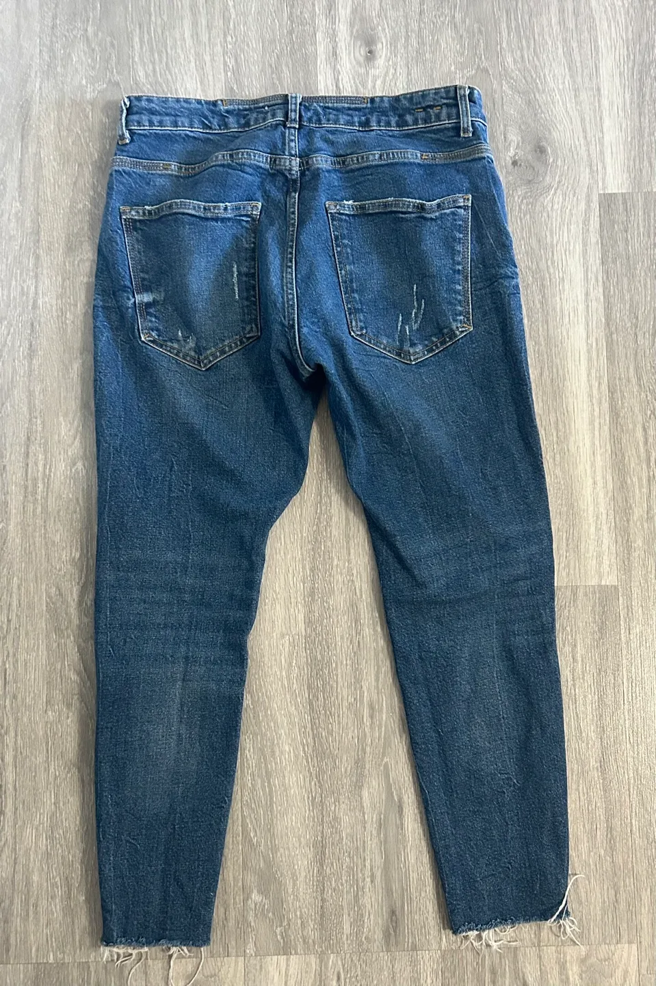 Zara Distressed Denim Jeans - Size 32 image indicator(4)