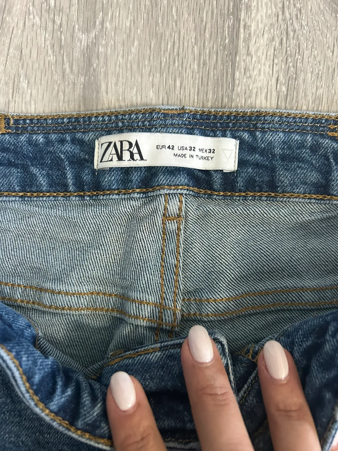 Zara Distressed Denim Jeans - Size 32 image indicator(2)