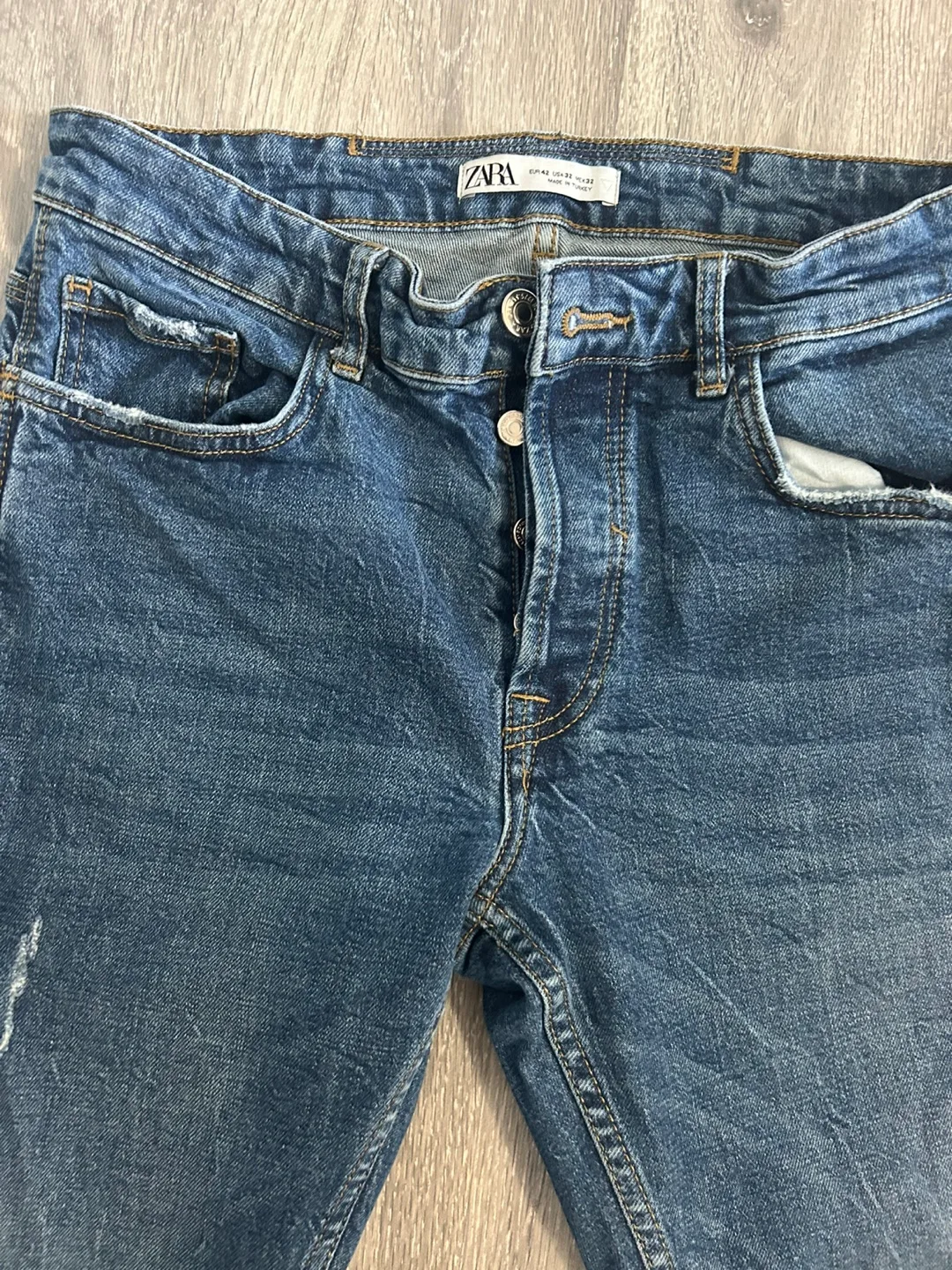 Zara Distressed Denim Jeans - Size 32 image indicator(3)