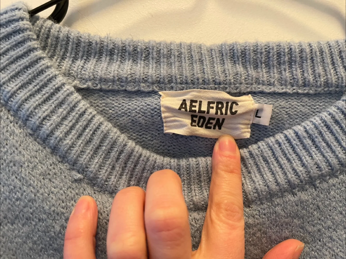 Men’s Large Goose Sweater & Whale Sweater image indicator(5)