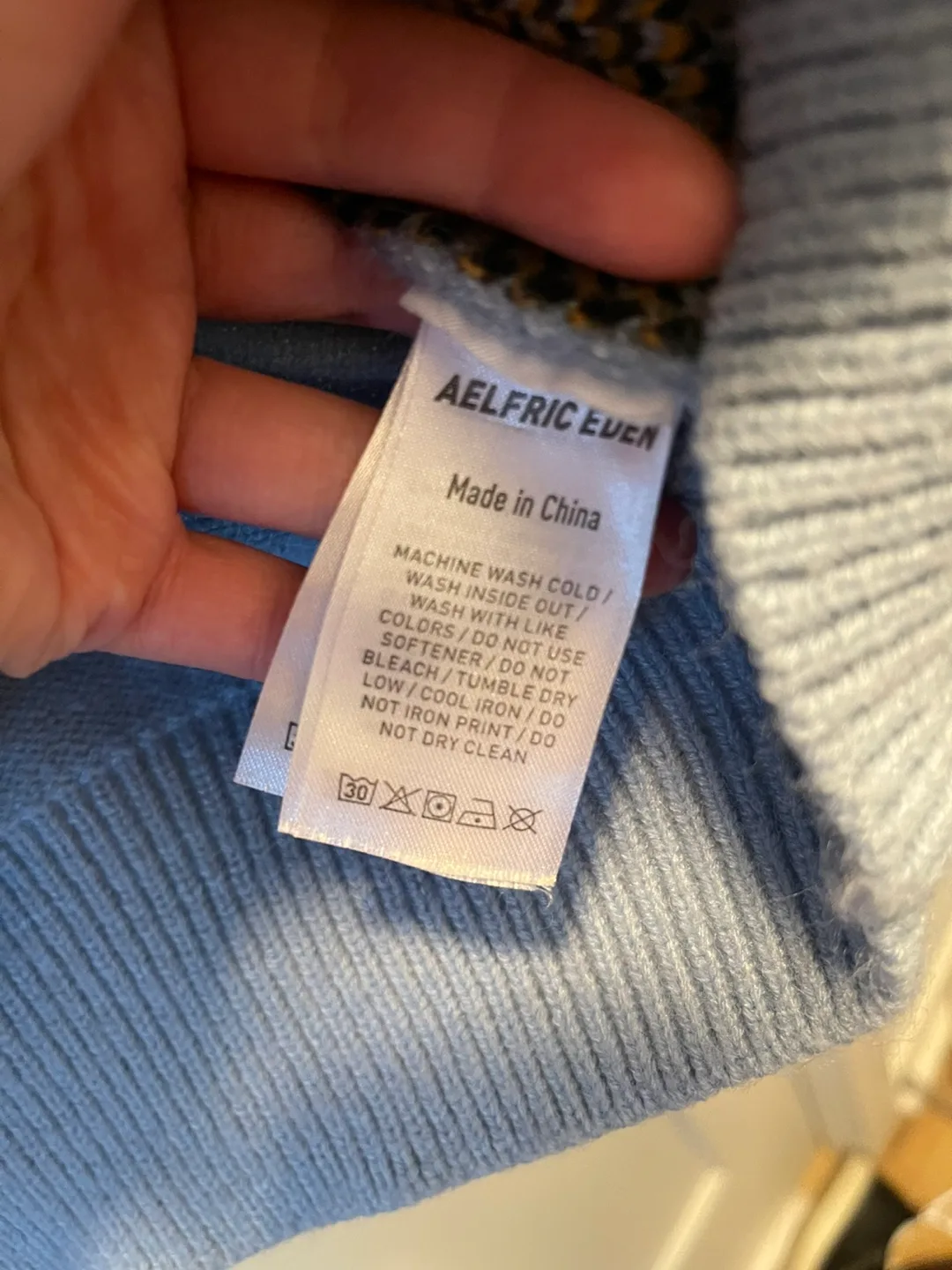 Men’s Large Goose Sweater & Whale Sweater image indicator(6)