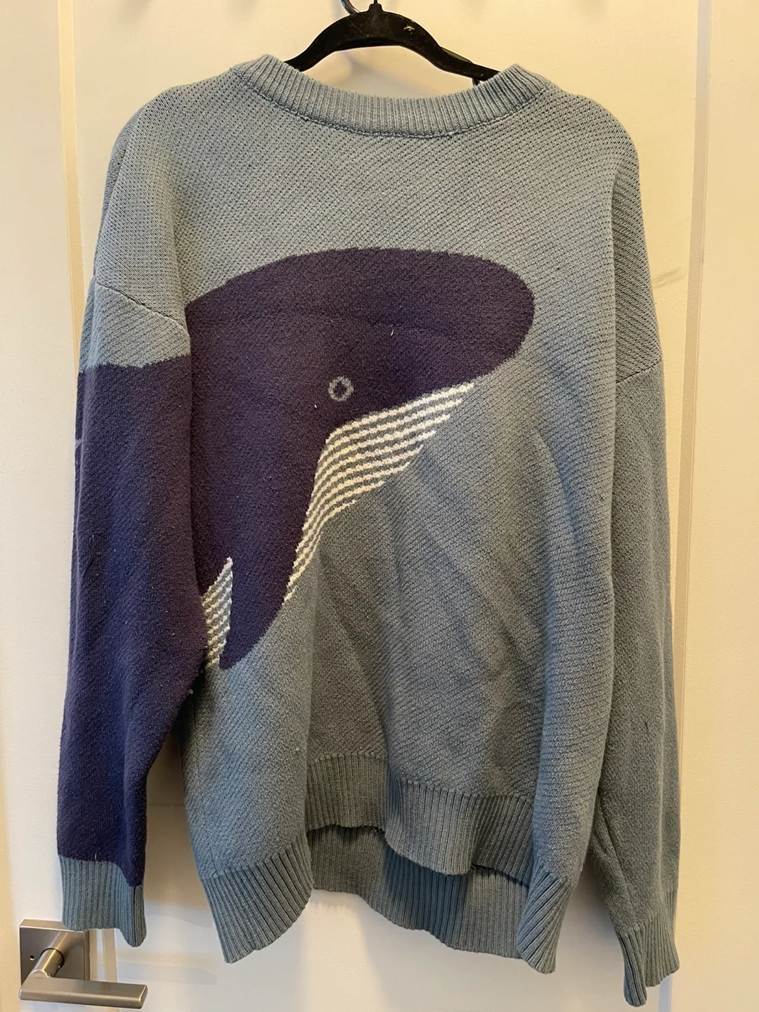 Men’s Large Goose Sweater & Whale Sweater image indicator(7)
