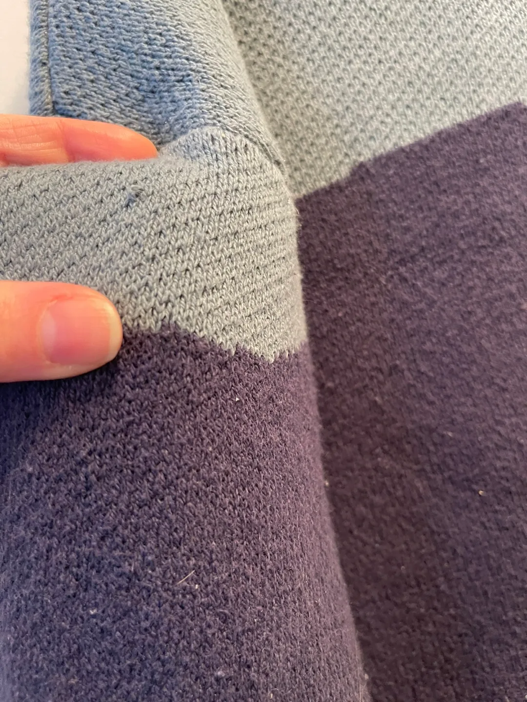 Men’s Large Goose Sweater & Whale Sweater image indicator(10)