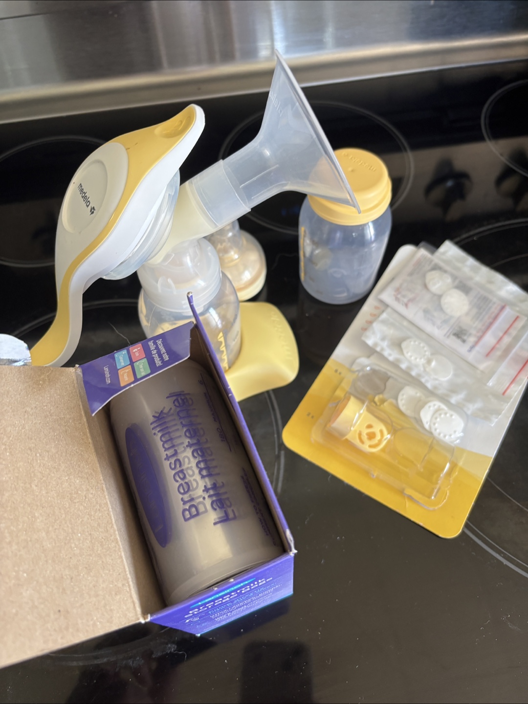 Medela Harmony Manual Breast Pump with Accessories - photo 2