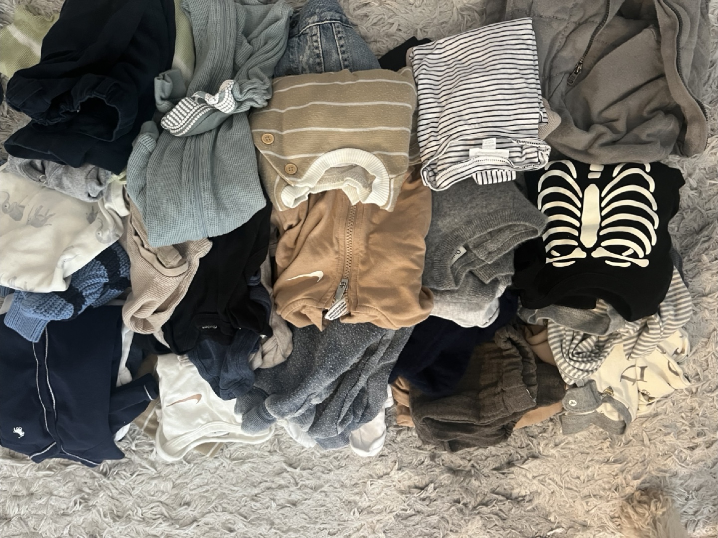 Large Lot of Baby Boy Clothes (various sizes) - photo 3