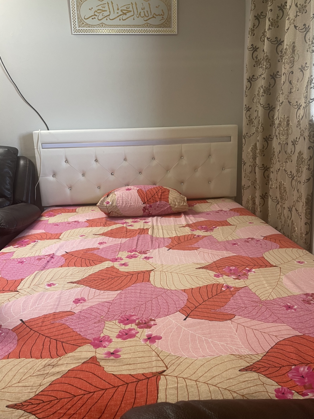 White LED light bed Queen size with a new mattress - photo 2