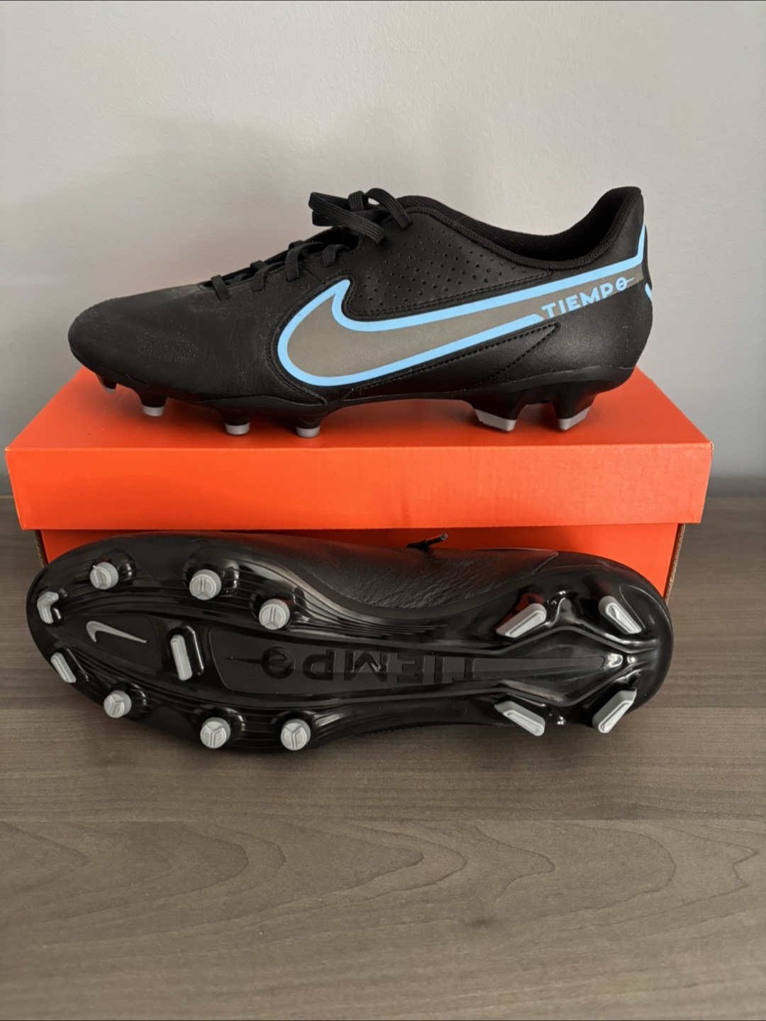 Nike Tiempo Legend 9 Academy FG/MG Soccer Cleats - Size 10.5