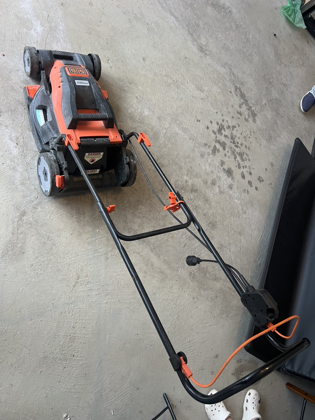 Black+Decker 12-inch Powerdrive Electric Lawn Mower - photo 3