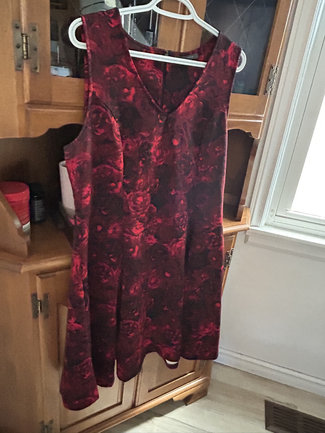 Suzy Shier Red Floral Sleeveless Dress