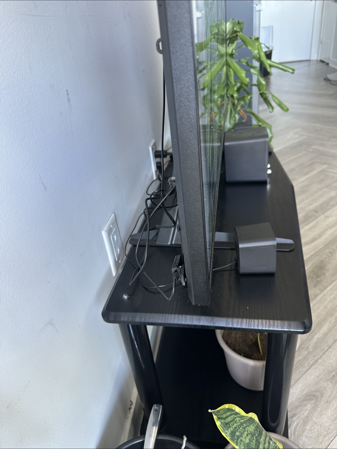 Sleek Black TV Table – Sturdy & Stylish with Shelf - photo 3