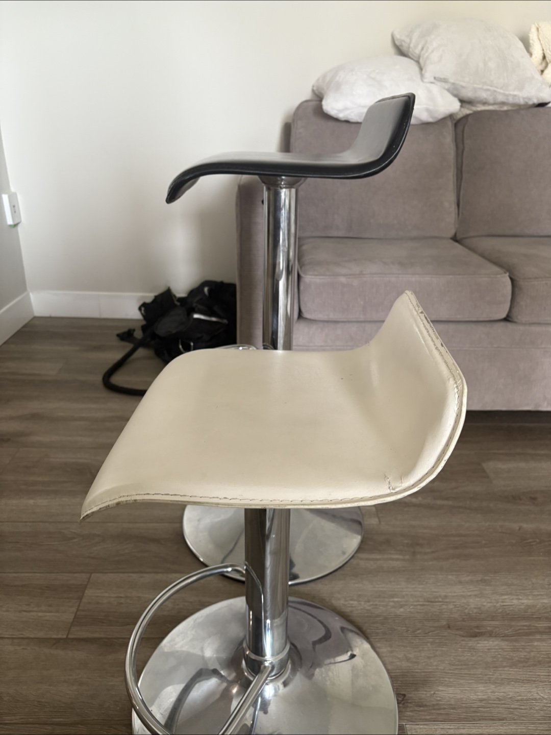 Pair of Modern Bar Stools - Black and White - photo 3