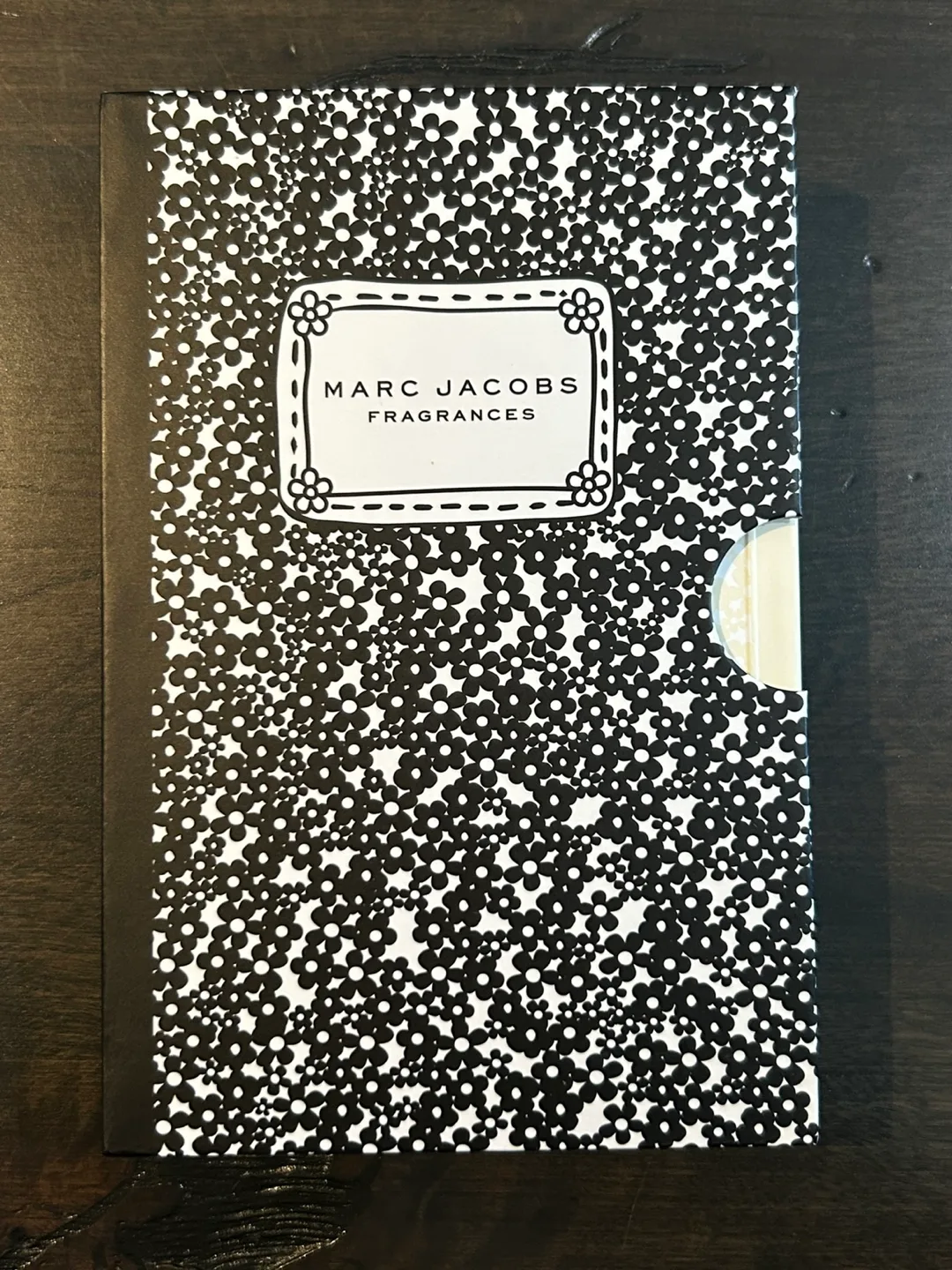 Marc Jacobs Daisy Fragrance Notebooks Set image indicator(2)