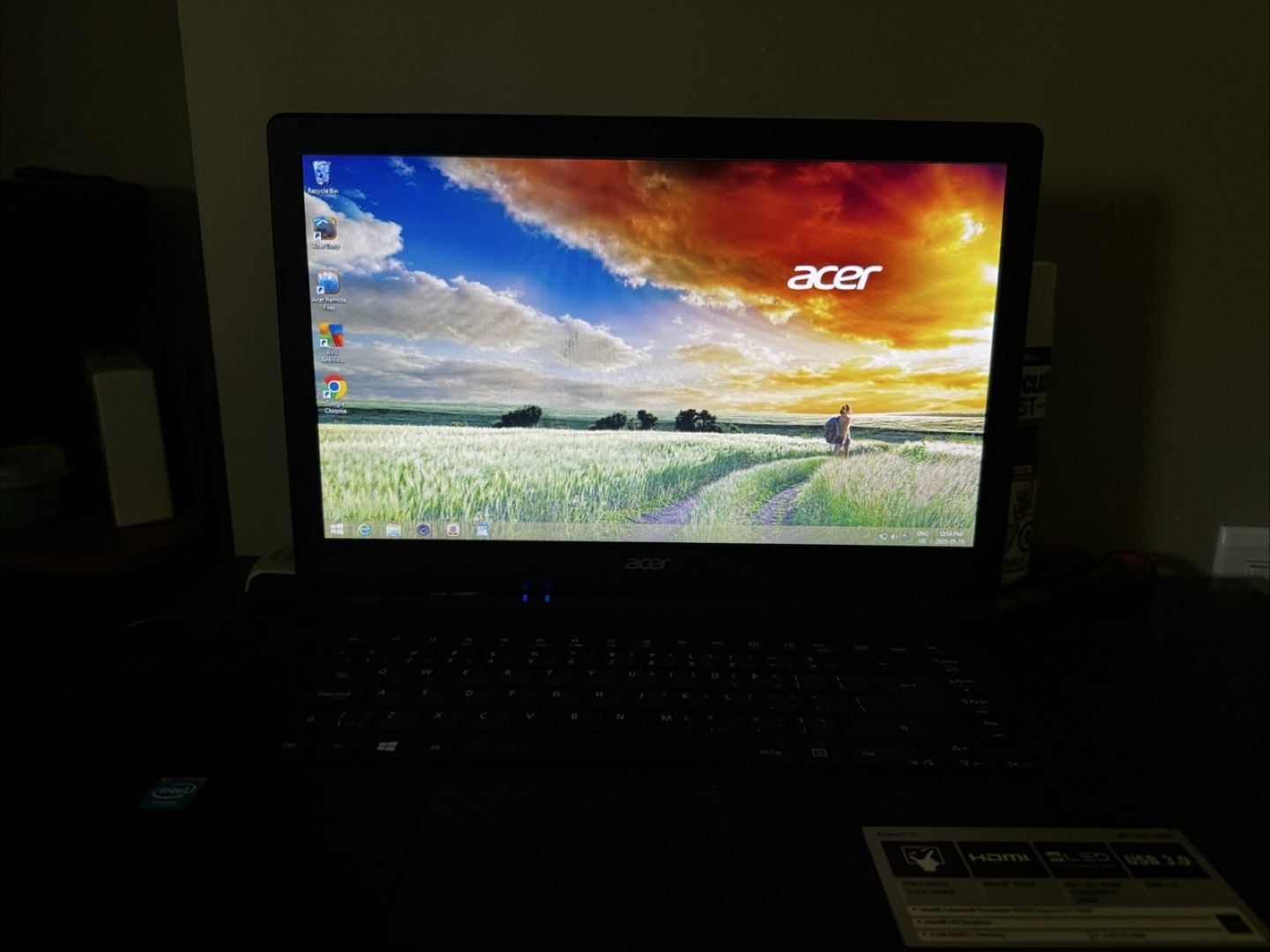 Acer Aspire E 15 Laptop - Windows 8.1 - 2GB RAM - 320GB HDD