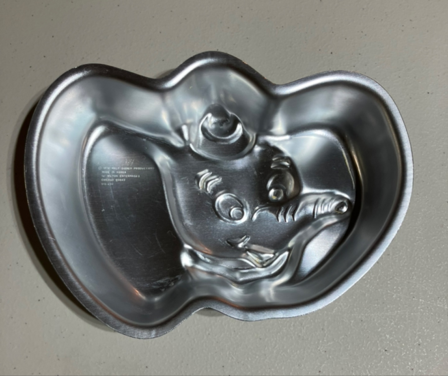 Vintage Wilton Walt Disney Dumbo Mini Cake Pan - photo 2
