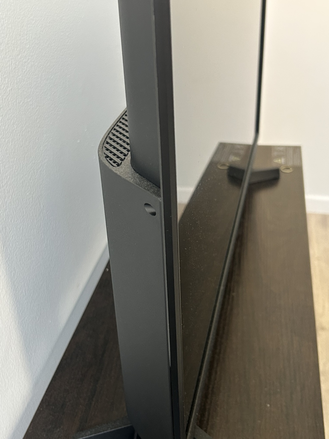 Insignia 32 inch Smart TV - photo 2