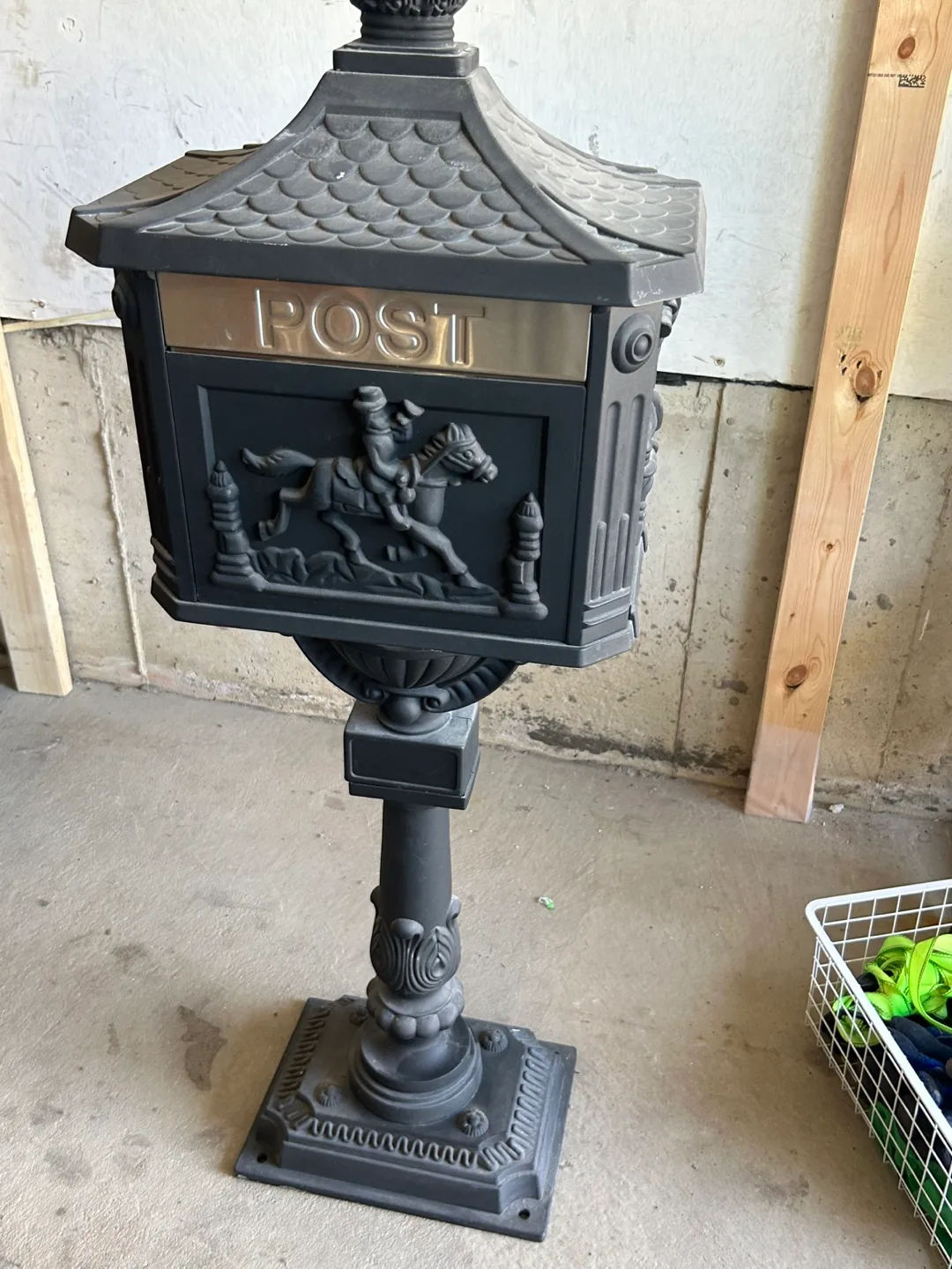 Black Metal Post Mounted Mailbox thumbnail