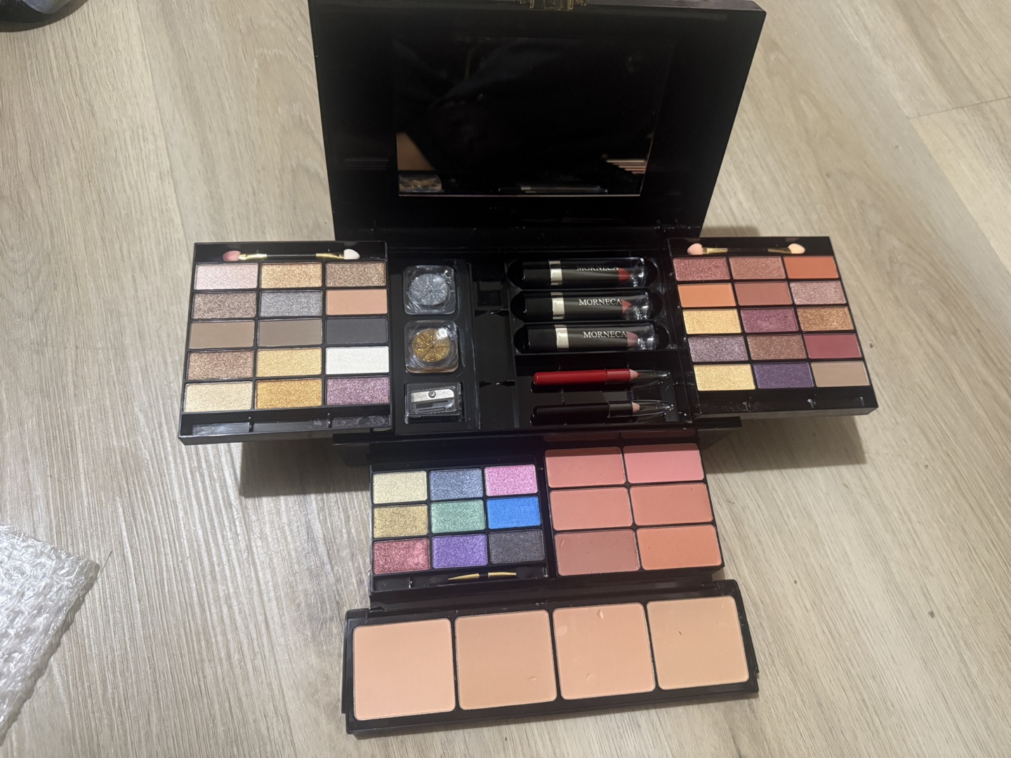 Morneca Makeup Kit