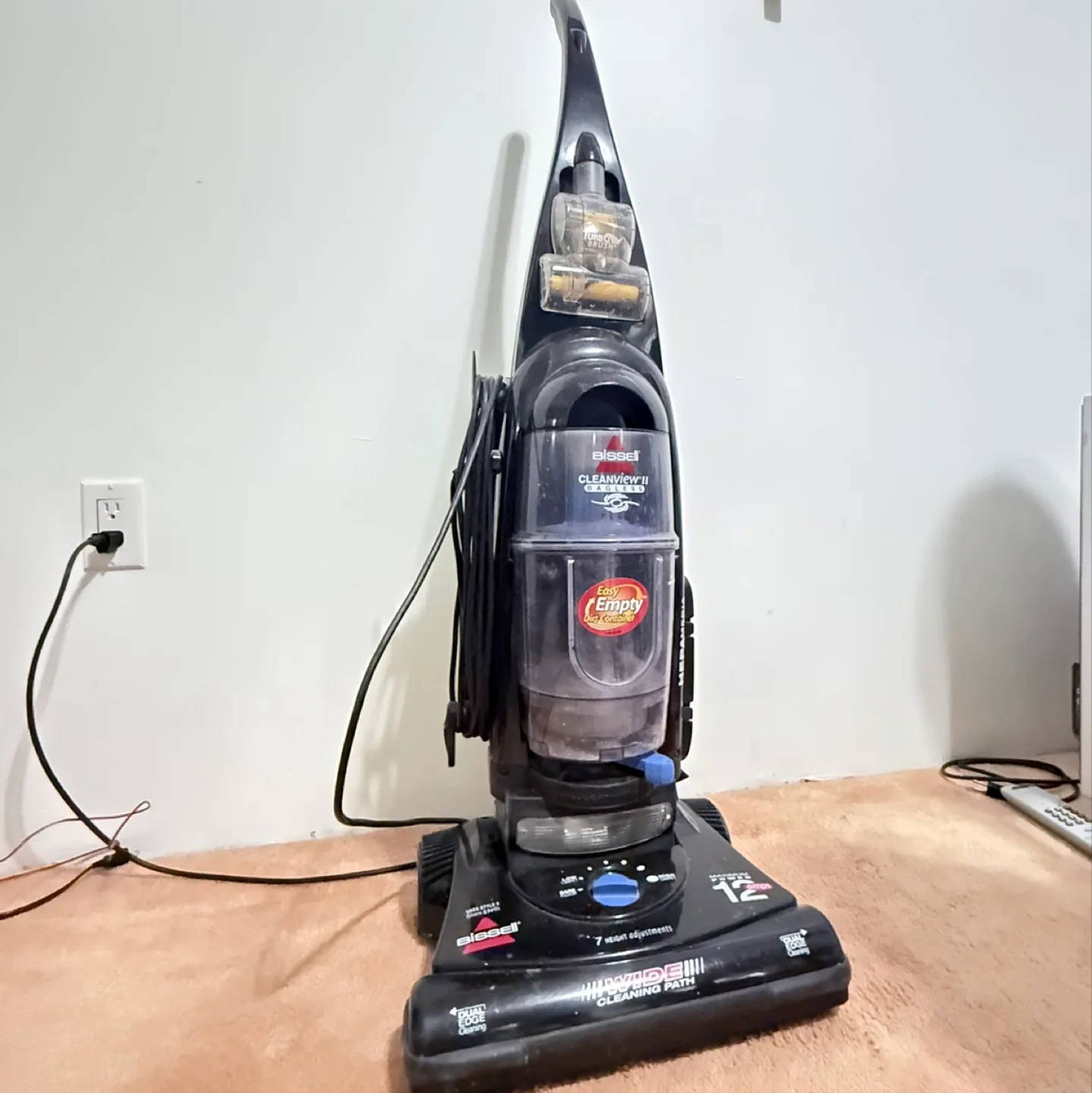 12amp Bissell CleanView Carpet Upright Vaccum thumbnail