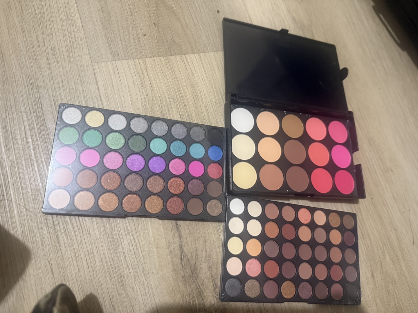 Two Makeup Palettes: 80 Eyeshadows and 15 Blushes - photo 2