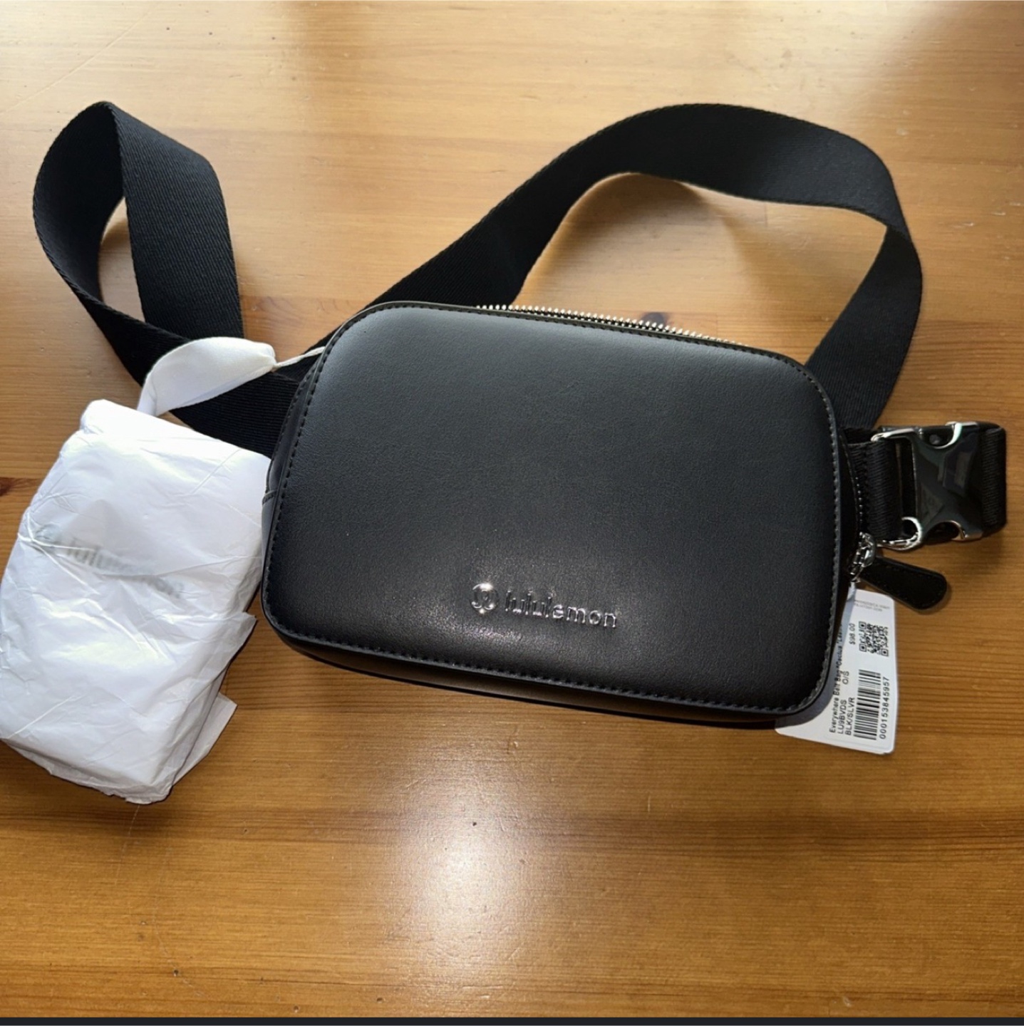 Lululemon Everywhere Belt Bag - Black/Silver