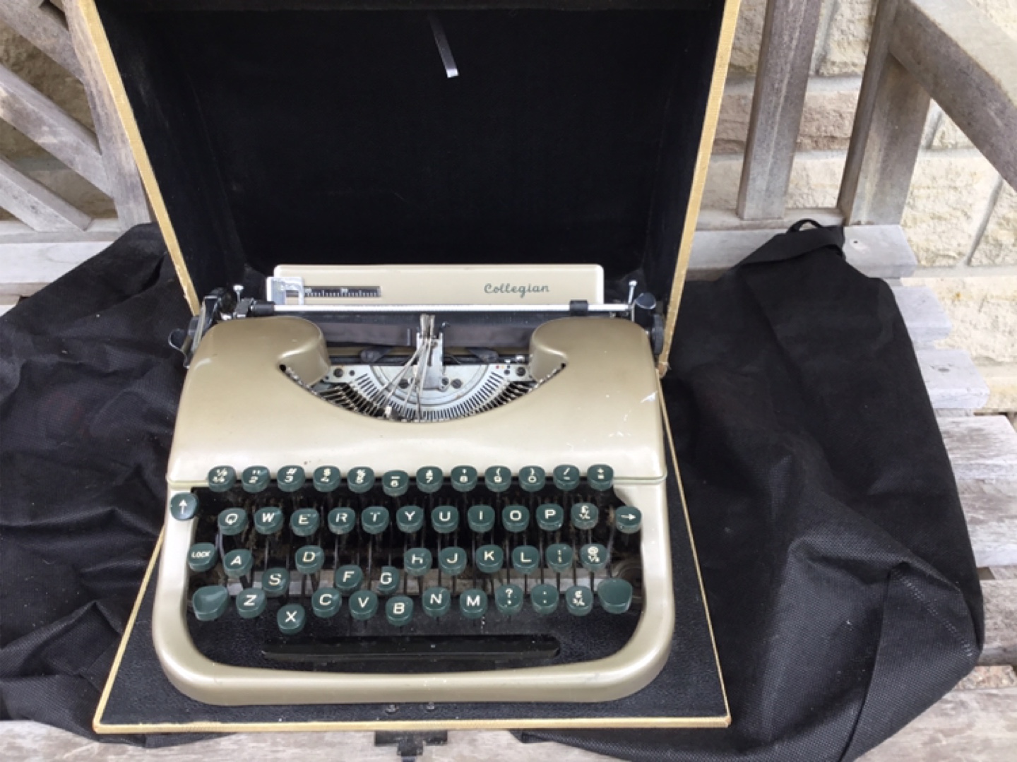 Vintage Manual Typewriter with Case - photo 2