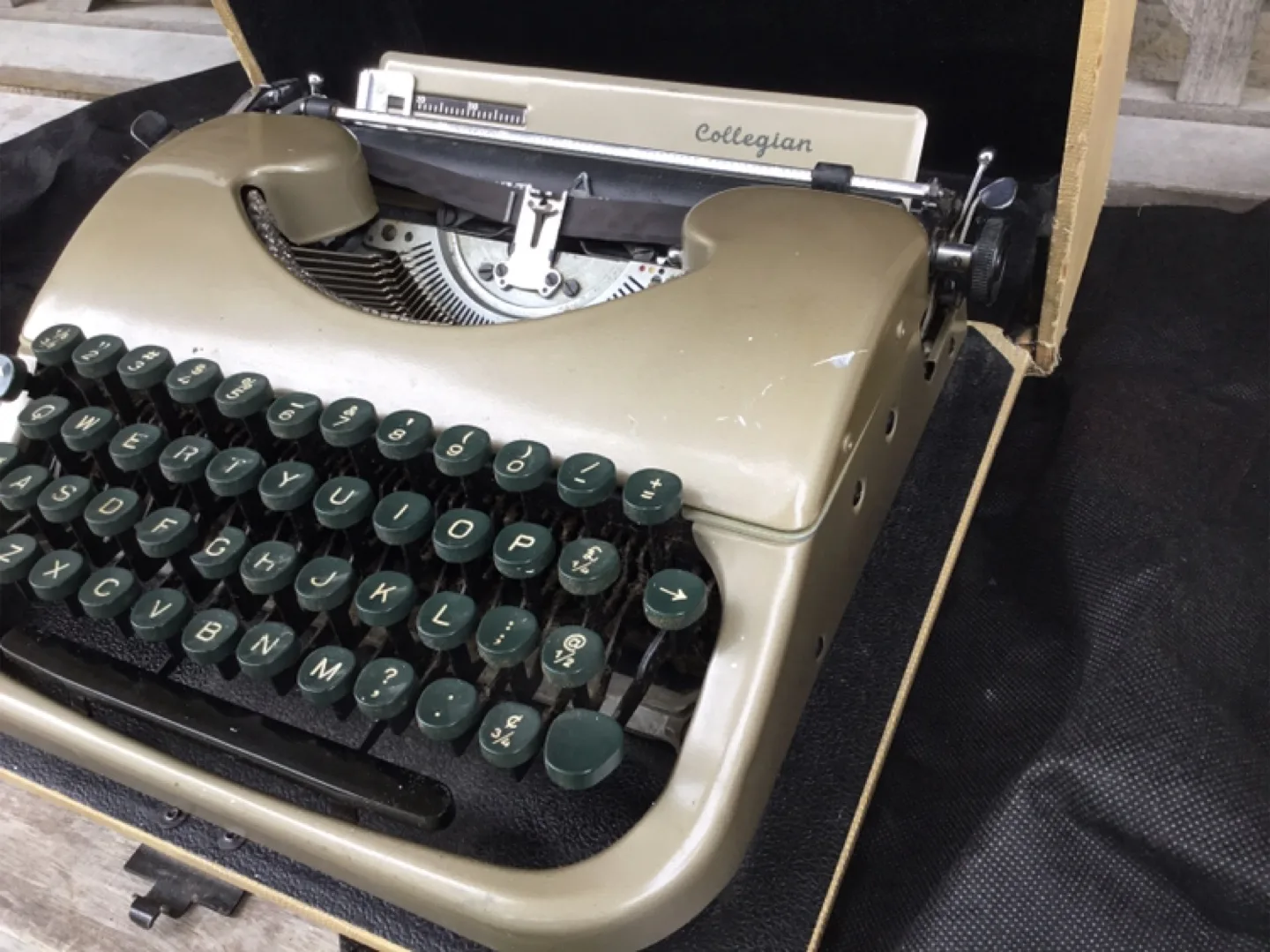 Vintage Manual Typewriter with Case image indicator(5)