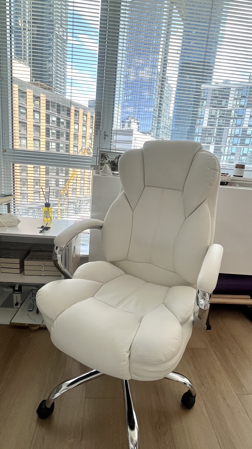 White Office Chair with Massage feature – Great Condition